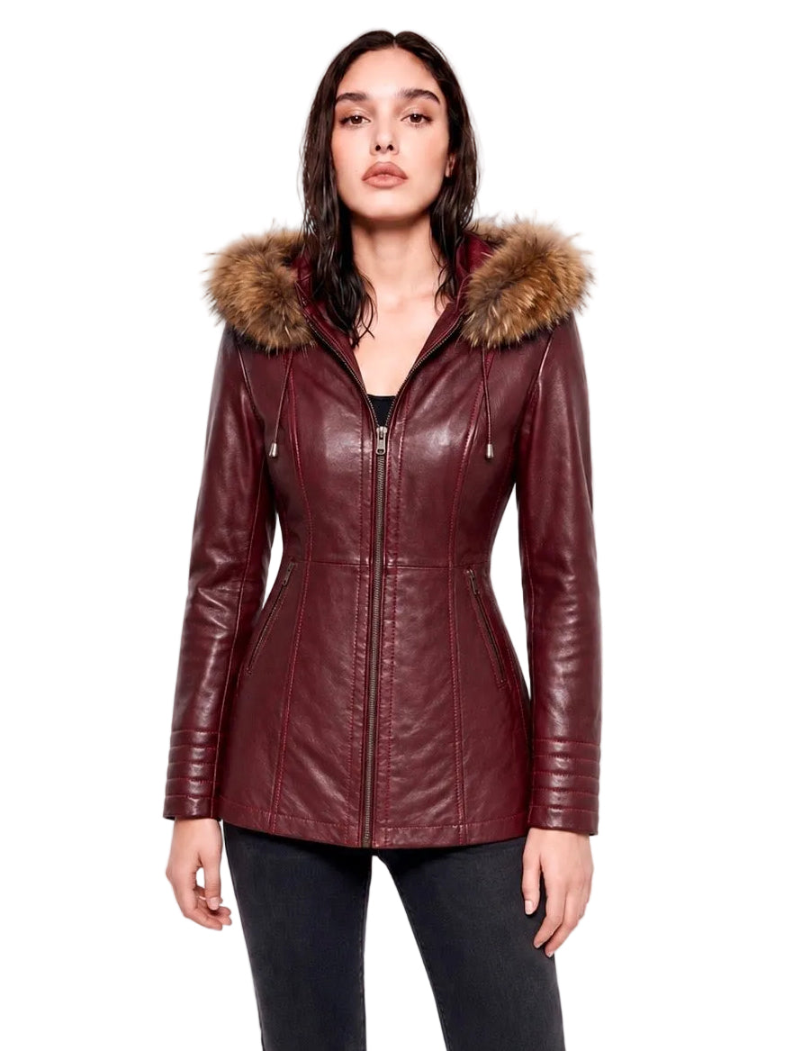 Xchic Pelle Nora bordo leather jacket with fur-lined fox hood, stylish and warm outerwear for cold weather.